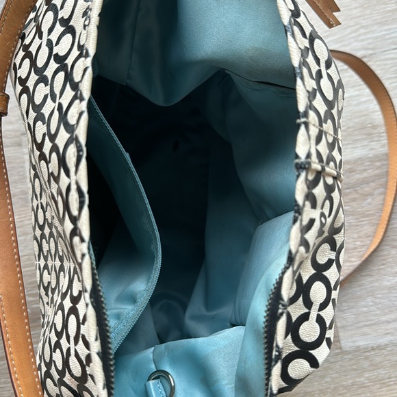 Coach crossbody or shoulder bag! Perfect size 13.5 “ tall x 14” wide. Vintage - Picture 5 of 6